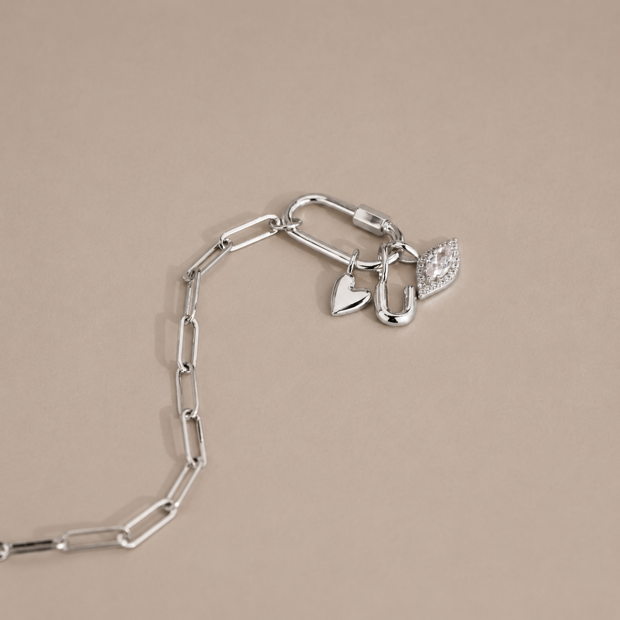 Charm in white gold